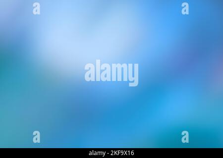 Unschartiger blauer, klarer Bokeh-Hintergrund. Himmelblau klar Bokeh abstrakter Hintergrund. Stockfoto