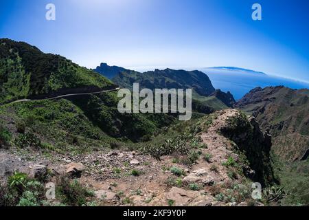 Blick auf das Teno-Massiv (Macizo de Teno), ist eine von drei vulkanischen Formationen, die Teneriffa, Kanarische Inseln, Spanien entstanden. Stockfoto