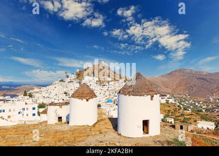 Die berühmten Windmühlen von Chora auf der Insel iOS, Griechenland Stockfoto