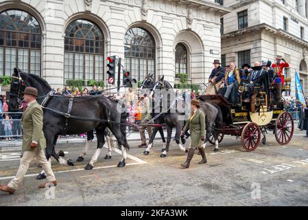 The Worshipful Company of Coachmakers & Coach Harness Makers bei der Lord Mayor's Show Parade in der City of London, Großbritannien Stockfoto