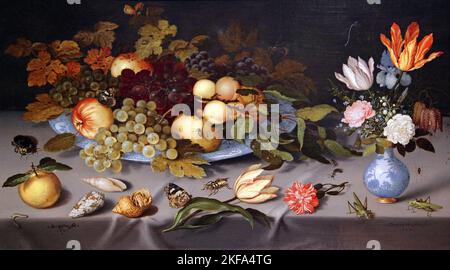 Stillleben von Früchten und Blumen von Balthasar van der Ast (1593/94-1657) Holländischer Maler des Goldenen Zeitalters Stockfoto
