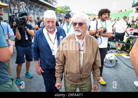 Herbie Blash (FIA), Bernie Ecclestone (GBR), großer Preis von Brasilien F1 beim Autodromo Jose Carlos Pace am 13. November 2022 in Sao Paulo, Brasilien. (Foto mit ZWEI HOHEN Bildern) Stockfoto