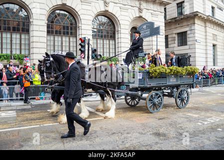 Shepherd Neame bei der Lord Mayor's Show Parade in der City of London, Großbritannien. Brewer's Dray and Shire Horses Stockfoto