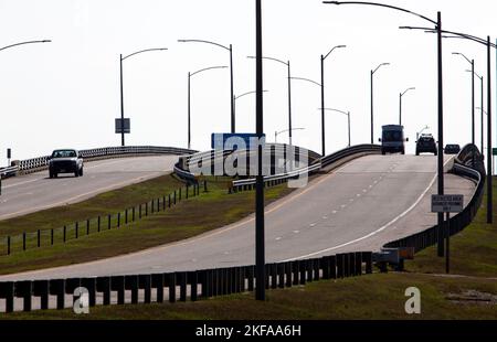 Nahaufnahme eines Brückenabschnitts des Lucius J. Kellam Jr. Bridge–Tunnels. Stockfoto