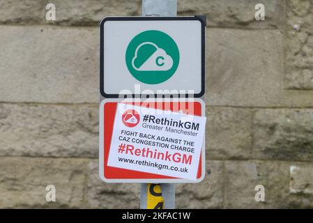 Edenfield, Greater Manchester. Brandneues Straßenschild mit der umstrittenen Clean Air Zone, die ab dem 30. Mai 2022 in Betrieb sein wird Stockfoto