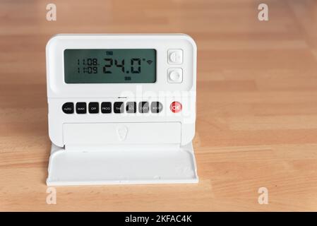 Thermostat, das die Temperatur im Anzeigegerät anzeigt Stockfoto