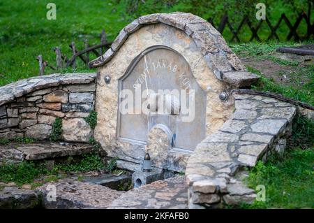 Die Jakobsquelle [ Szent Jakab ] in Vászóly [ Vszoly ], benannt nach dem schutzpatron des Dorfes Es liegt im Balaton-Hochland und fällt wi Stockfoto