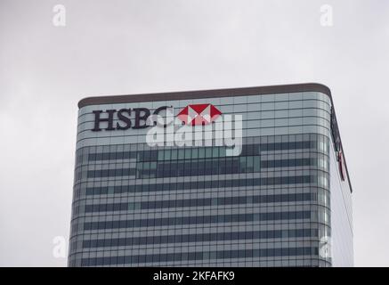 London, Großbritannien. 17.. November 2022. Außenansicht des globalen Hauptsitzes von HSBC in Canary Wharf. Stockfoto