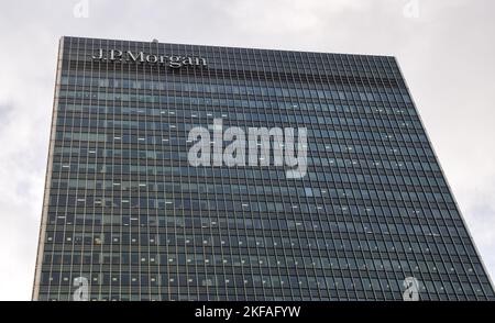 London, Großbritannien. 17.. November 2022. Außenansicht der Ansicht von J.P. Hauptsitz von Morgan UK in Canary Wharf. Stockfoto