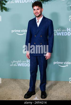 Westwood, Usa. 16.. November 2022. WESTWOOD, LOS ANGELES, KALIFORNIEN, USA - 16. NOVEMBER: Der amerikanische Schauspieler, Sänger und Songwriter Ben Platt kommt bei der Los Angeles Premiere von Amazon Prime Video's 'The People We Hate at the Wedding', die am 16. November 2022 im Regency Village Theatre in Westwood, Los Angeles, Kalifornien, USA, stattfand. (Foto von Rudy Torres/Image Press Agency) Quelle: Image Press Agency/Alamy Live News Stockfoto