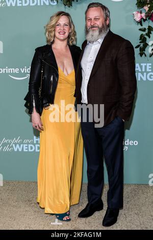 Westwood, Usa. 16.. November 2022. WESTWOOD, LOS ANGELES, KALIFORNIEN, USA - 16. NOVEMBER: Die Drehbuchautorin Lizzie Molyneux-Logelin kommt zur Los Angeles-Premiere von Amazon Prime Video's 'The People We Hate at the Wedding', die am 16. November 2022 im Regency Village Theatre in Westwood, Los Angeles, Kalifornien, USA, stattfand. (Foto von Rudy Torres/Image Press Agency) Quelle: Image Press Agency/Alamy Live News Stockfoto