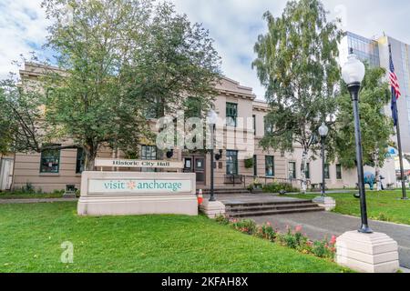 Anchorage, AK - 4. September 2022: Außenansicht des alten Rathauses von Anchorage, erbaut 1936 Stockfoto