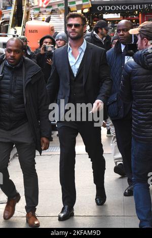 New York, NY, USA. 17.. November 2022. Chris Hemsworth gesehen auf Good Morning America in New York City am 17. November 2022. Kredit: Mpi099/Media Punch/Alamy Live Nachrichten Stockfoto