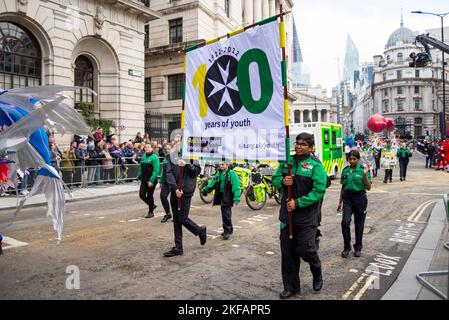 St. John Ambulance-Gruppe bei der Lord Mayor's Show Parade in der City of London, Großbritannien. Jugendgruppe Stockfoto