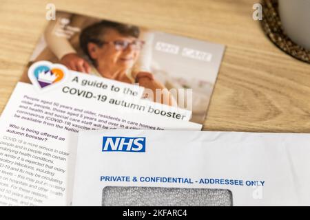 Torquay, Großbritannien. Donnerstag, 17. November 2022. Ausgewählte Einwohner des Vereinigten Königreichs erhalten vom NHS Details zum COVID-19-Impfstoff für den Herbst. Kredit: Thomas Faull/Alamy Live Nachrichten Stockfoto