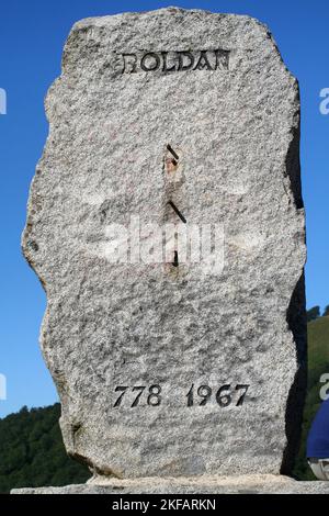 Durandel, das (gestohlene) Roland-Schwert - ein Denkmal zur Erinnerung an die Schlacht von Roncevaux Pass (778 n. Chr.) - Roncesvalles - Baskenland Stockfoto