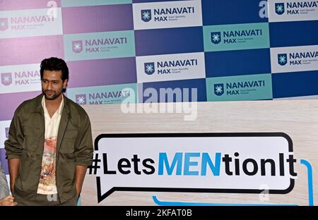 Mumbai, Indien. 17.. November 2022. Die preisgekrönte Filmschauspielerin Vicky Kaushal nimmt an einer Veranstaltung „A Men's Mental Health Awareness Initiative“ und „Esthetic Clinic for Men“ eines Spezialkrankenhauses am Vorabend des Internationalen Männertages in Mumbai, Indien, am 17. November 2022 Teil. Der internationale Männertag wird weltweit am 19.. November gefeiert. (Foto von Indranil Aditya/NurPhoto) Quelle: NurPhoto/Alamy Live News Stockfoto