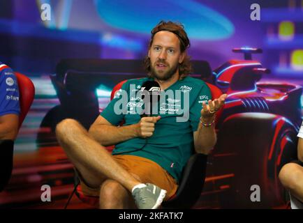 firo : 11/17/2022, Motorsport, Formel 1, Formel 1, Saison 2022, GP von Abu DHABI, VAE, Formel 1 Etihad Airways Abu Dhabi Grand Prix 2022, 22. Lauf der FIA Formel 1 Weltmeisterschaft 2022, auf dem Yas Marina Circuit, in Yas Island, Abu Dhabi, VETTEL Sebastian (ger), Aston Martin F1 Team AMR22, Portrait, Pressekonferenz Stockfoto