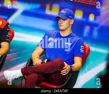 firo : 11/17/2022, Motorsport, Formel 1, Formel 1, Saison 2022, GP von Abu DHABI, VAE, Formel 1 Etihad Airways Abu Dhabi Grand Prix 2022, 22. Lauf der FIA Formel 1 Weltmeisterschaft 2022, auf dem Yas Marina Circuit, in Yas Island, Abu Dhabi, SCHUMACHER Mick (ger), Haas F1 Team VF-22 Ferrari, Portrait Stockfoto