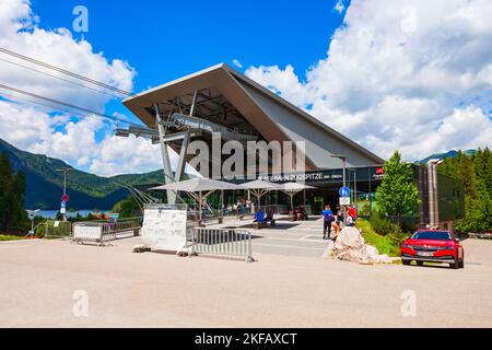 Garmisch-Partenkirchen, Deutschland - 02. Juli 2021: Bahnhof Eibsee der neuen Seilbahn Seilbahn Zugspitze bei Garmisch Partenkirchen Stadt in Bayern, Germa Stockfoto