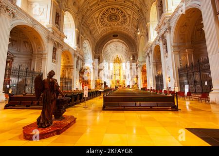 München, Deutschland - 07. Juli 2021: Die St.-Michael-Kirche ist eine Jesuitenkirche im Zentrum von München in Bayern Stockfoto