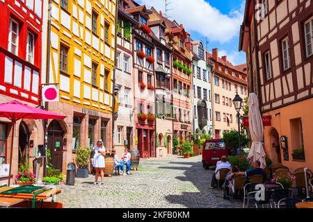 Nürnberg, Deutschland - 10. Juli 2021: Weissgerbergasse mit bunten Holzrahmen- oder Fachwerkhäusern in der Nürnberger Altstadt. Nürnberg ist der seco Stockfoto