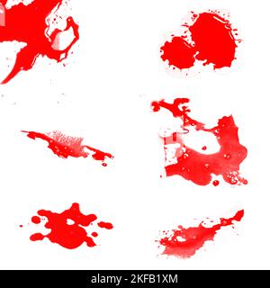 Realistisches Blut auf weißem Hintergrund isoliert. Bluttropfen und Spritzer aus einer Sammlung von 6 Stücken Stockfoto