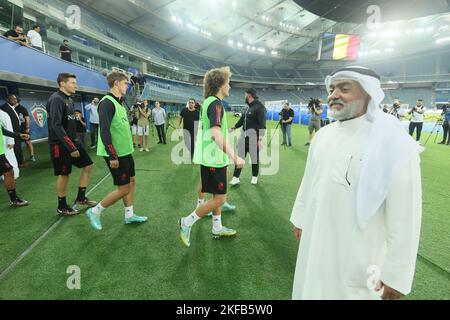 Die belgischen Spieler, die während einer Trainingseinheit der belgischen Fußballnationalmannschaft „Red Devils“ im Al Yarmouk Club in Kuwait-Stadt, Kuwait, am Donnerstag, den 17. November 2022, abgebildet wurden. Die Red Devils sind in Kuwait, um sich auf die bevorstehende FIFA-Weltmeisterschaft 2022 in Katar vorzubereiten. BELGA FOTO BRUNO FAHY Stockfoto