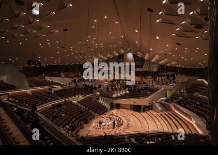 Berlin, Deutschland - September 2022: Der Hauptsaal der Berliner Philharmonie ist ein Konzertsaal in Berlin. Heimat der Berliner Philharmoniker Stockfoto