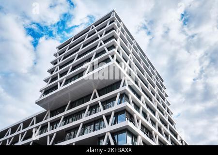 Berlin, Deutschland - Sept 2022: Modernes Bürogebäude der 50Hertz Transmission GmbH, entworfen von LOVE architecture Stockfoto