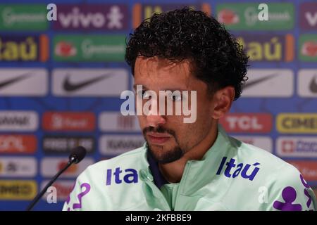Turin, Italien, 18.. November 2022. Marquinhos aus Brasilien reagiert auf eine Pressekonferenz in Brasilien im J Hotel, Turin. Bilddatum: 18.. November 2022. Bildnachweis sollte lauten: Jonathan Moscrop/Sportimage Stockfoto