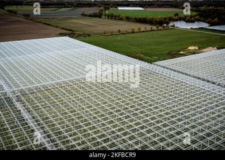 VENLO - Ein Drohnenfoto vom Gewächshaus-Gartenbau in Venlo. Viele Gärtner mit Gewächshäusern laufen wegen der hohen Energiepreise Gefahr, in finanzielle Schwierigkeiten zu geraten. ANP / Hollandse Hoogte / Rob Engelaar niederlande Out - belgien Out Stockfoto