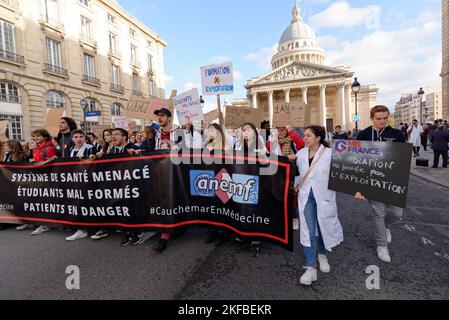 Manifestation des étudiants et internes de médecine contre la nouvelle réforme des études de médecine, avec la participation du syndicat MG France Stockfoto