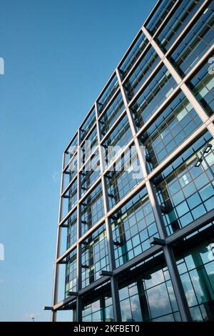 Berlin, Deutschland - September 2022: Fassadenblick auf den Berliner Hauptbahnhof (Berliner Hauptbahnhof, Berliner Hbf). Stockfoto