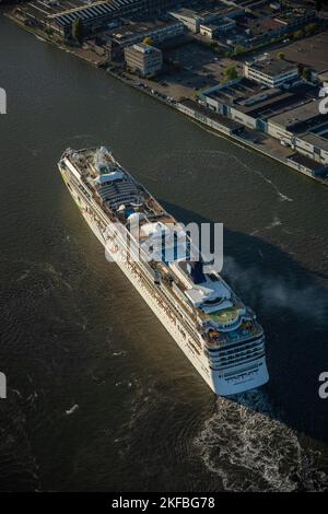 Norwegian Dawn Ferry im IJ River Amsterdam Niederlande Stockfoto