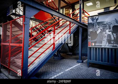 ROTTERDAM - Stadion De Kuip. Der Bebauungsplan für Feyenoord City plante den Bau von knapp 4.000 Häusern, Infrastruktur und einem neuen Feyenoord-Stadion. Feyenoord sagte Anfang dieses Jahres, dass ein neues Stadion für den Verein wegen der hohen Kosten und der geringen Vorteile für den Verein jetzt und in den kommenden Jahren nicht mehr machbar sei. ANP ROBIN UTRECHT niederlande Out - belgien Out Stockfoto