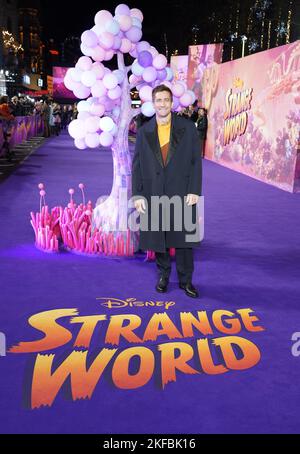 Jake Gyllenhaal kommt bei der britischen Premiere von „Strange World“ der Walt Disney Animation Studios am Cineworld Leicester Square in London an. Bilddatum: Donnerstag, 17. November 2022. Stockfoto