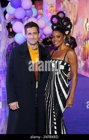 Jake Gyllenhaal und Gabrielle Union kommen zur britischen Premiere von „Strange World“ der Walt Disney Animation Studios auf dem Cineworld Leicester Square in London. Bilddatum: Donnerstag, 17. November 2022. Stockfoto