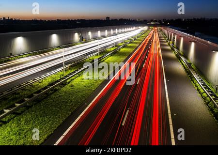 Morgendliche Rush Hour am A4 in der Nähe von Schipluiden.(bearbeitet in photoshop)anp/hollandse Hoogte/lex van lieshout niederlande Out - belgium Out Stockfoto