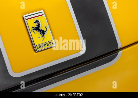 Ferrari 812 Competizione Bonnet Abzeichen Stockfoto