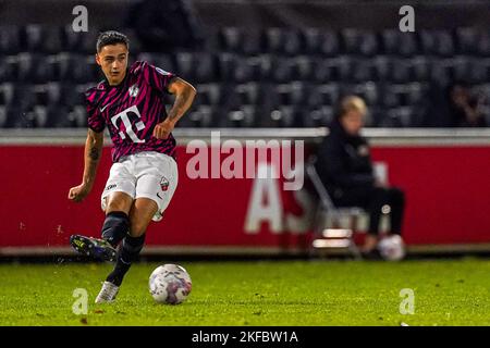 EINDHOVEN, NIEDERLANDE - 17. NOVEMBER: Eliano Reijnders vom FC Utrecht U23 während des niederländischen Keukenkampioendivisie-Spiels zwischen Jong PSV und Jong FC Utrecht am 17. November 2022 auf dem PSV Campus De Herdgang in Eindhoven, Niederlande (Foto: Rene Nijhuis/Orange Picches) Stockfoto