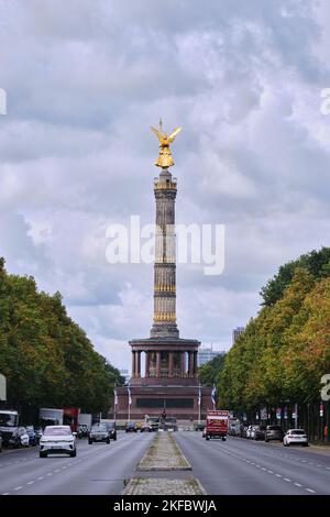 Berlin, Deutschland - September 2022: Siegessäule, Denkmal in Berlin. Zur Erinnerung an den preußischen Sieg im Dänisch-preußischen Krieg. Stockfoto