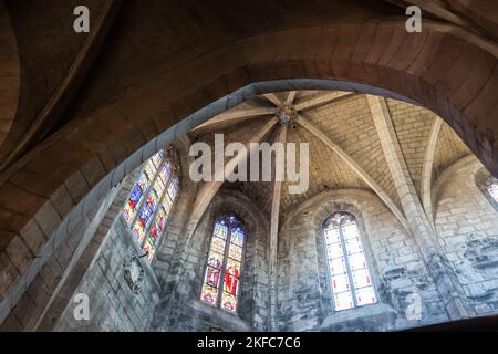 Saint Flour Kathedrale,Basaltstein,Gotik,Stil,Kathedrale Saint Pierre de Saint Fleur,at,at,Saint-Flour, St Flour,Saint Flour,attraktiv,mittelalterlich,Dorf,ist eine,Gemeinschaft, im, Kantal, Departement, im, Auvergne, Region, Auvergne-Rhône-Alpes, Frankreich, in, Südmittelfrankreich, Rund 100 km südlich von Clermont-Ferrand. In der Nähe,A75,frei,Autoroute, Frankreich,Frankreich,Europa,Europa, ist die Stadt in zwei verschiedene Teile unterteilt - eine obere Stadt auf einer Felsklippe über dem Fluss und eine untere Stadt. Herrliche Kathedrale, die stolz auf 892m m (die höchste in Europa) im Herzen der Altstadt liegt. Stockfoto