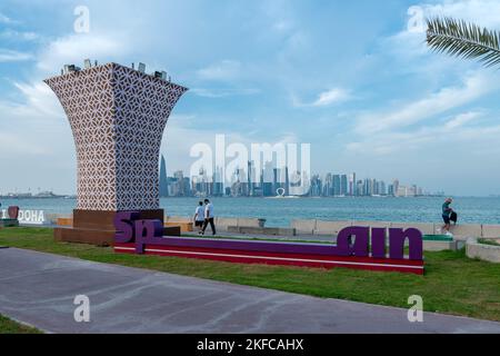 FIFA WM-Fußballfest und -Renovierung an der corniche Road Qatar 2022 Stockfoto