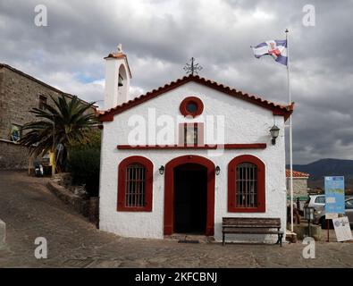 Agios Nikolaos Kirche, Molyvos Hafen. Lesbos Views Oktober 2022. Herbst Stockfoto