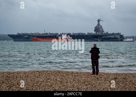 USS Gerald R Ford besucht den Solent Stockfoto