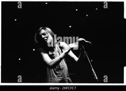 PORTISHEAD, GLASTONBURY FESTIVAL, 1995: Beth Gibbons of Portishead live ...