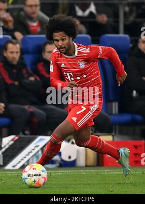 GELSENKIRCHEN - Serge Gnabry vom FC Bayern München beim Bundesliga-Spiel zwischen FC Schalke 04 und FC Bayern MŸnchen in der Veltins-Arena am 12. November 2022 in Gelsenkirchen. AP | Niederländische Höhe | GERRIT VON KÖLN Stockfoto