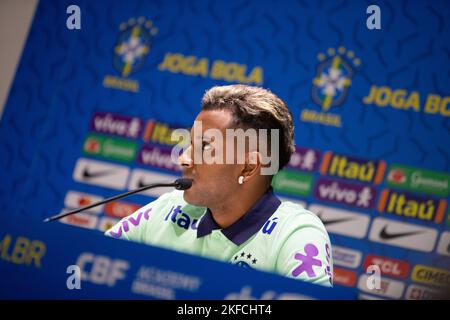 Turin, Italien. 17/11/2022, Rodrygo von Brasilien während der Pressekonferenz der brasilianischen Fußballnationalmannschaft vor dem Finale der Weltmeisterschaft 2022 in Katar, im Juventus Training Center, 17. November 2022, Turin, Italien. Foto Nderim Kaceli Stockfoto