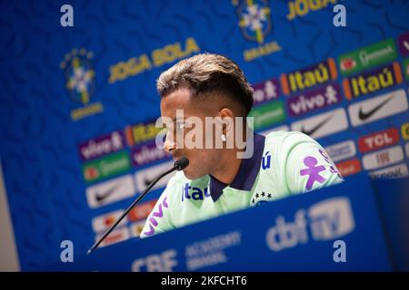 Turin, Italien. 17/11/2022, Rodrygo von Brasilien während der Pressekonferenz der brasilianischen Fußballnationalmannschaft vor dem Finale der Weltmeisterschaft 2022 in Katar, im Juventus Training Center, 17. November 2022, Turin, Italien. Foto Nderim Kaceli Stockfoto